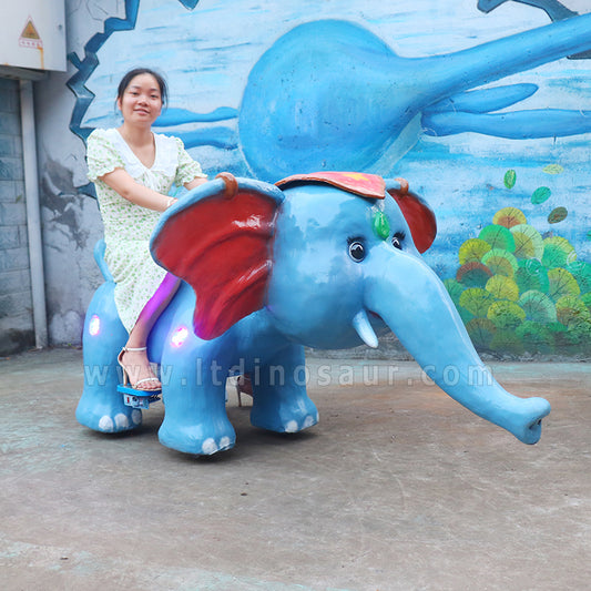 Paseo de animales en el centro comercial